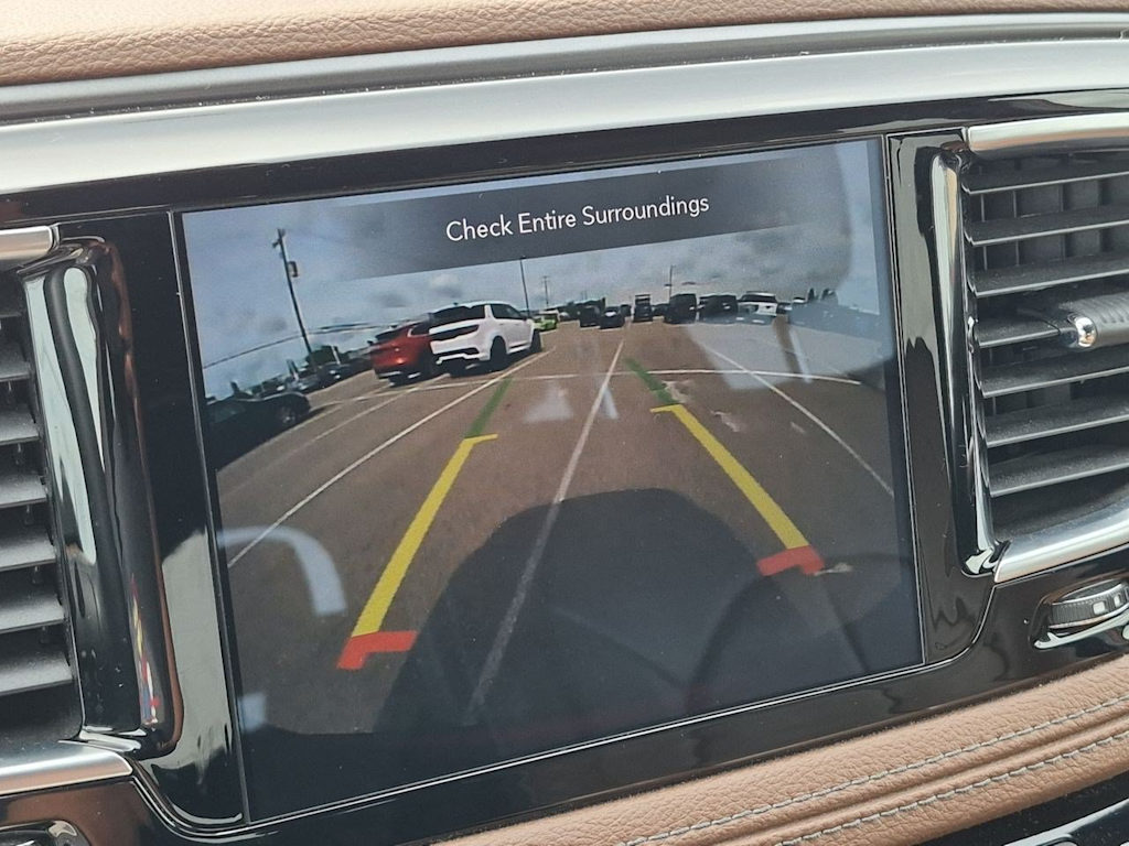 Thumbnail: 2020 Chrysler Pacifica - 33