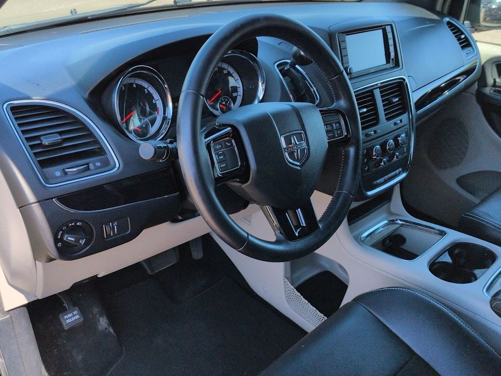 Thumbnail: 2019 Dodge Grand Caravan - 2