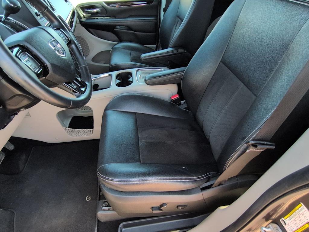 Thumbnail: 2019 Dodge Grand Caravan - 11