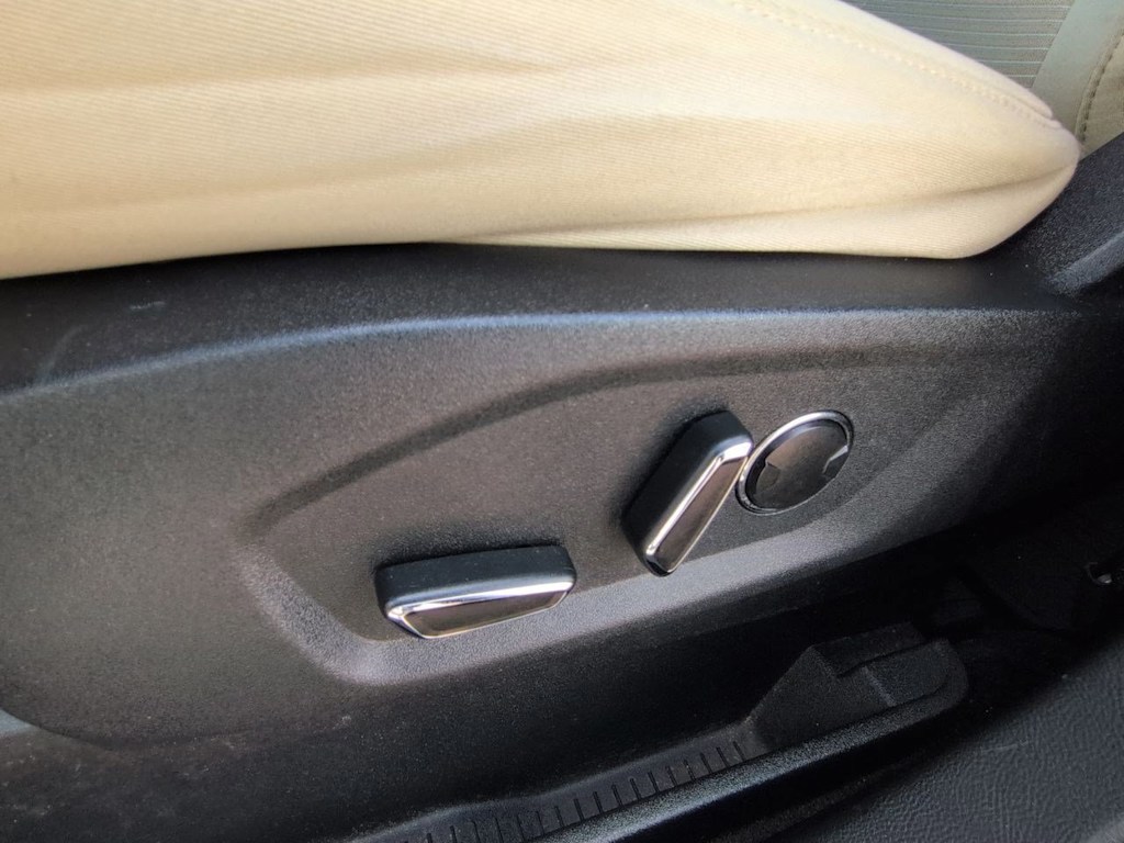 Thumbnail: 2015 Ford Edge - 26