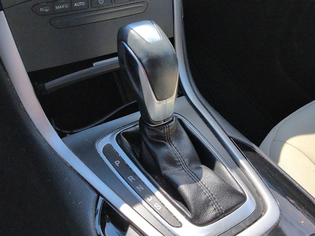 Thumbnail: 2015 Ford Edge - 16