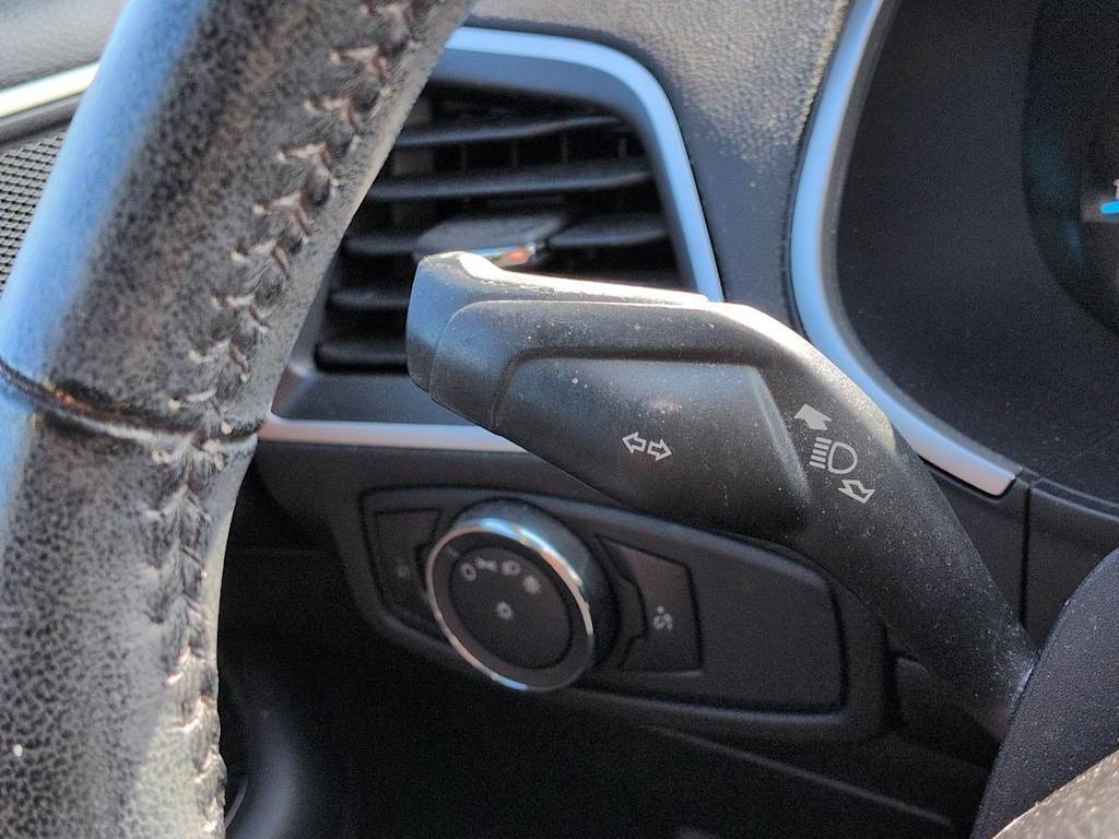 Thumbnail: 2015 Ford Edge - 32