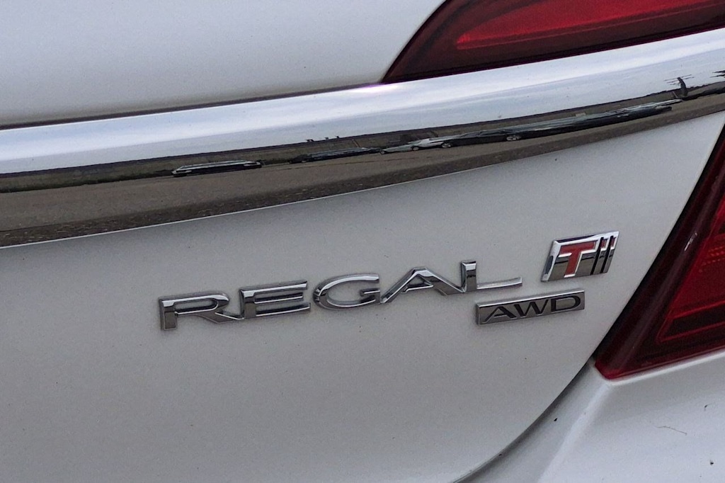 Thumbnail: 2016 Buick Regal - 25