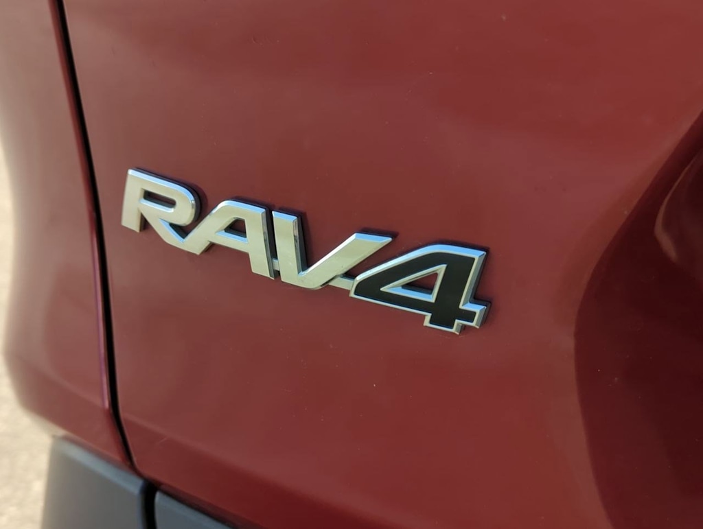 2022 Toyota RAV4 LE 23