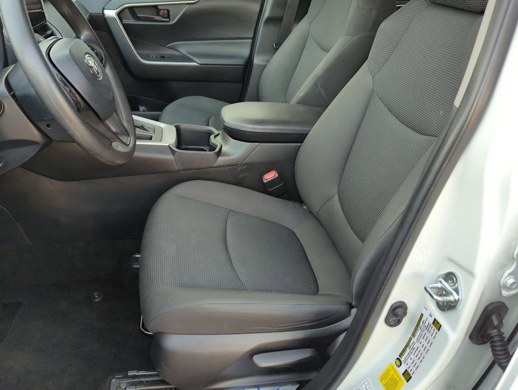 2023 Toyota RAV4 LE 10