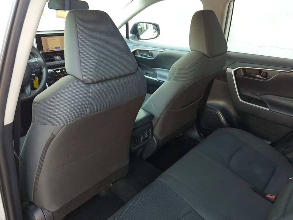 2023 Toyota RAV4 LE 12