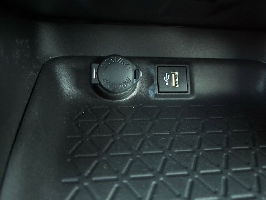 2023 Toyota RAV4 LE 32