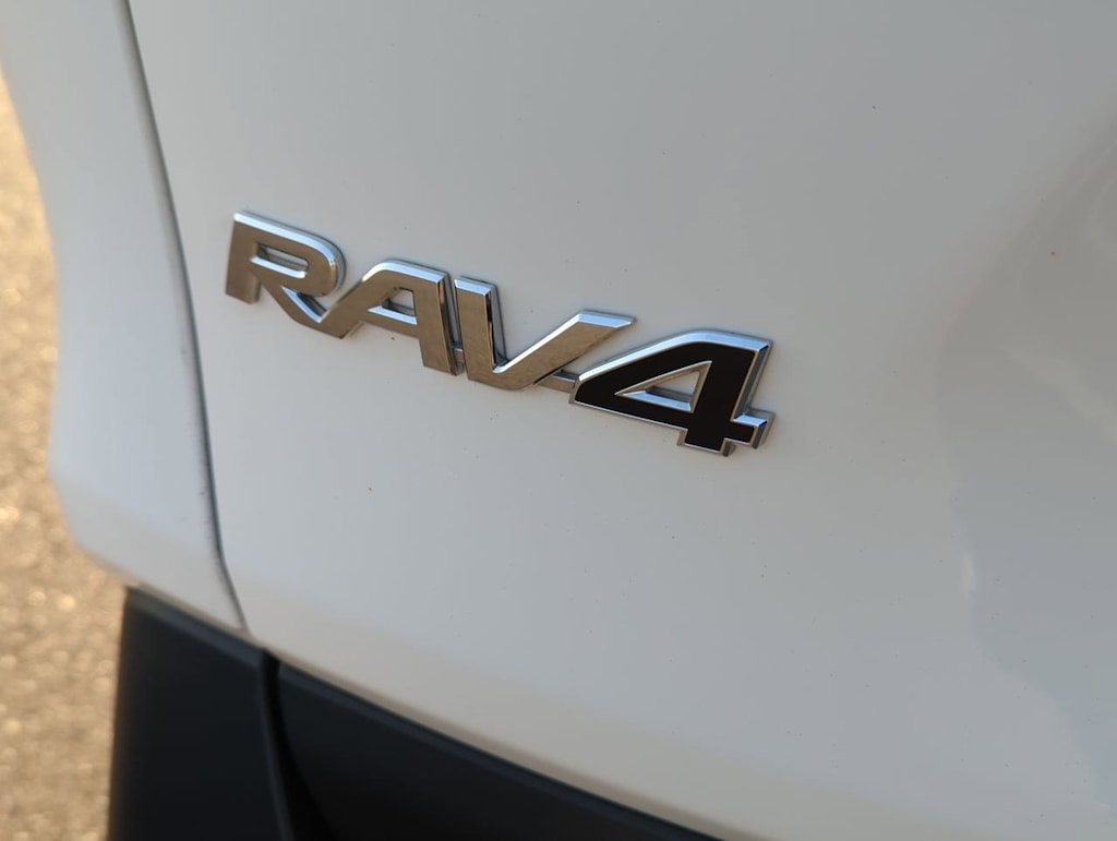 2023 Toyota RAV4 LE 23