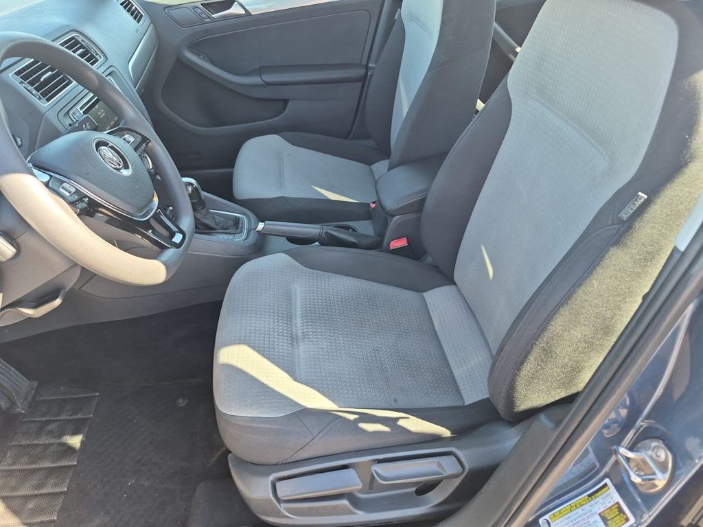 Thumbnail: 2018 Volkswagen Jetta - 11