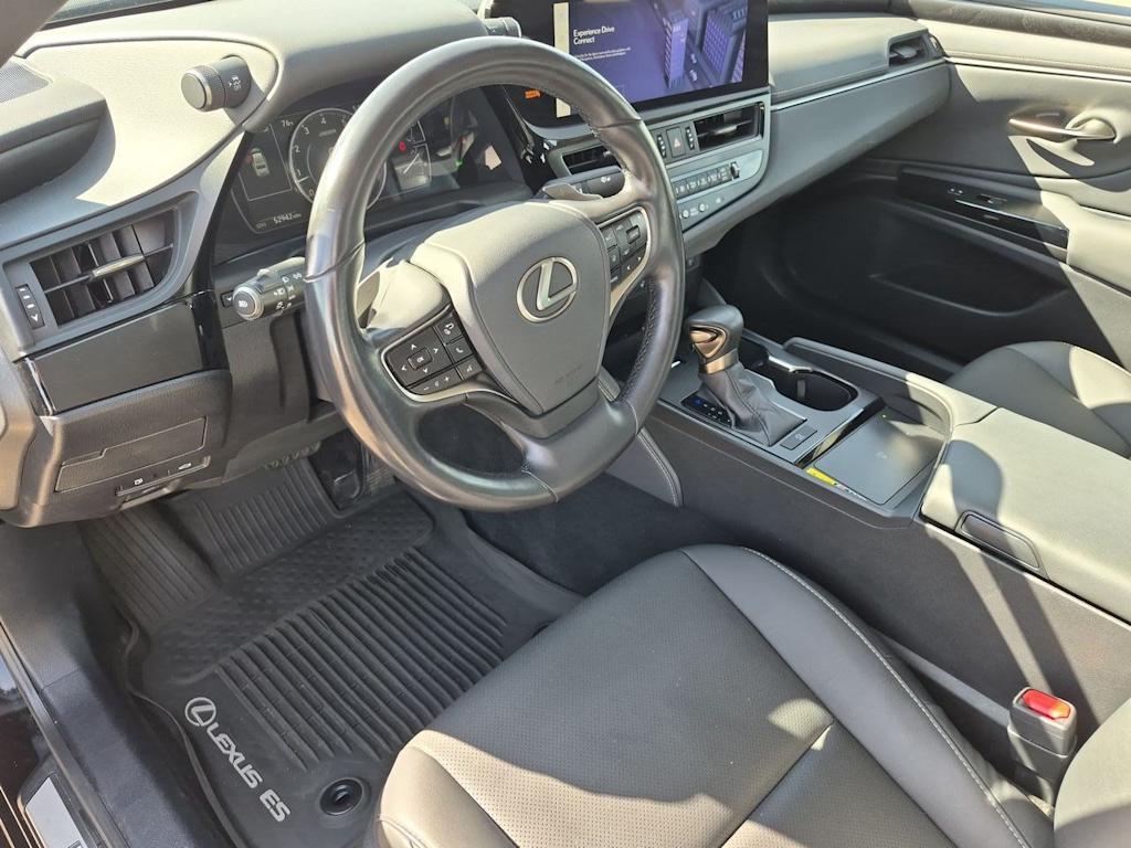 Thumbnail: 2025 Lexus ES - 2