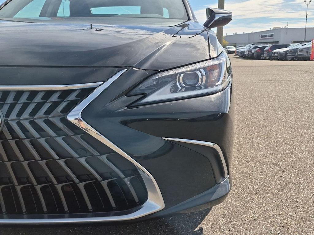 Thumbnail: 2025 Lexus ES - 23