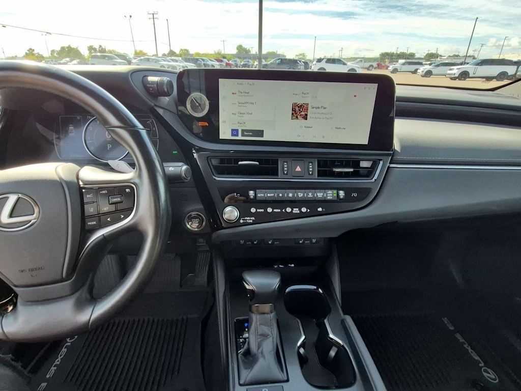 Thumbnail: 2025 Lexus ES - 15