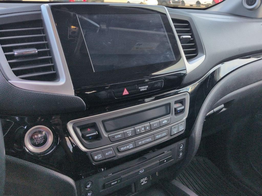 Thumbnail: 2017 Honda Pilot - 15