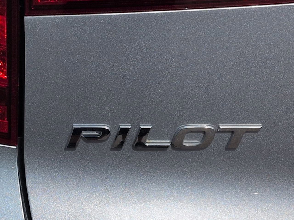 Thumbnail: 2017 Honda Pilot - 25