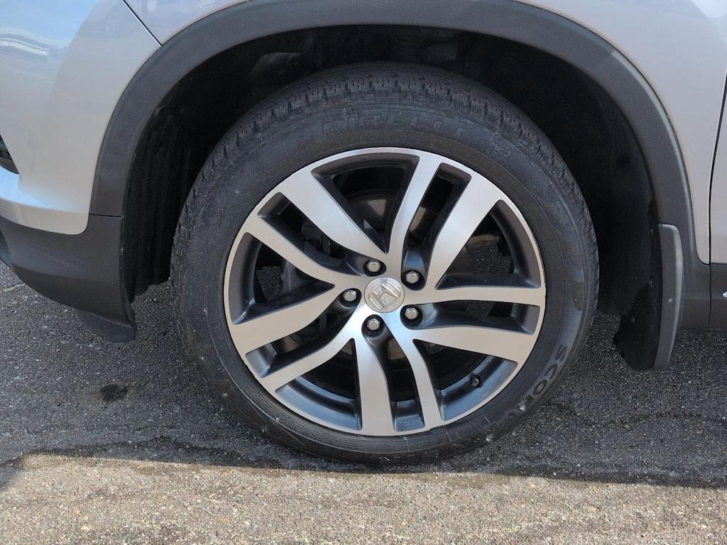 Thumbnail: 2017 Honda Pilot - 8