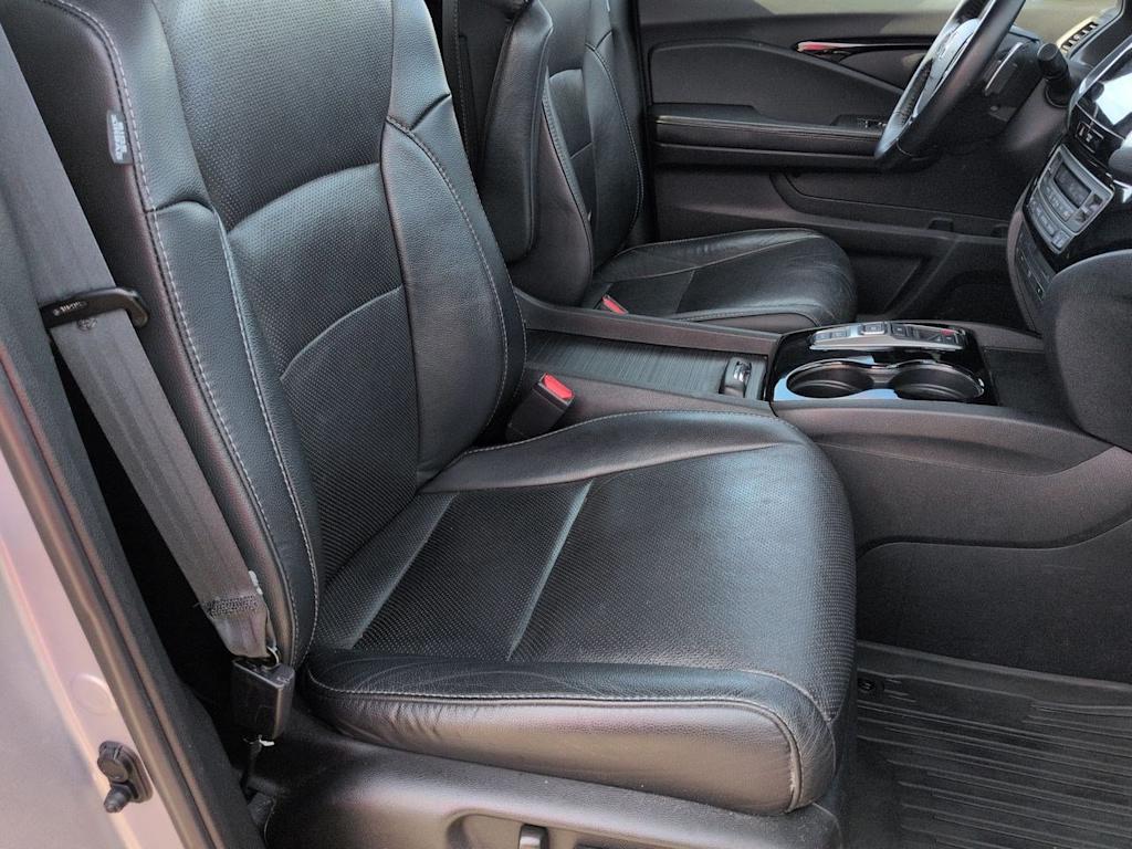 Thumbnail: 2017 Honda Pilot - 12