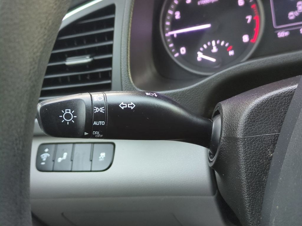 Thumbnail: 2018 Hyundai Elantra - 28