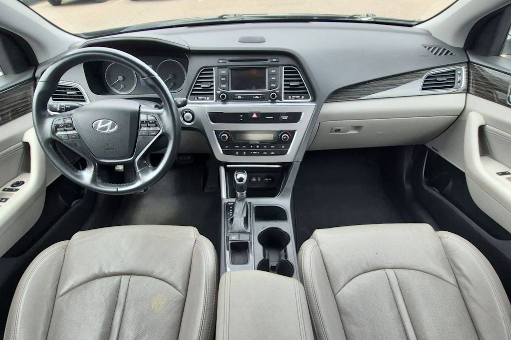 Thumbnail: 2015 Hyundai Sonata - 10