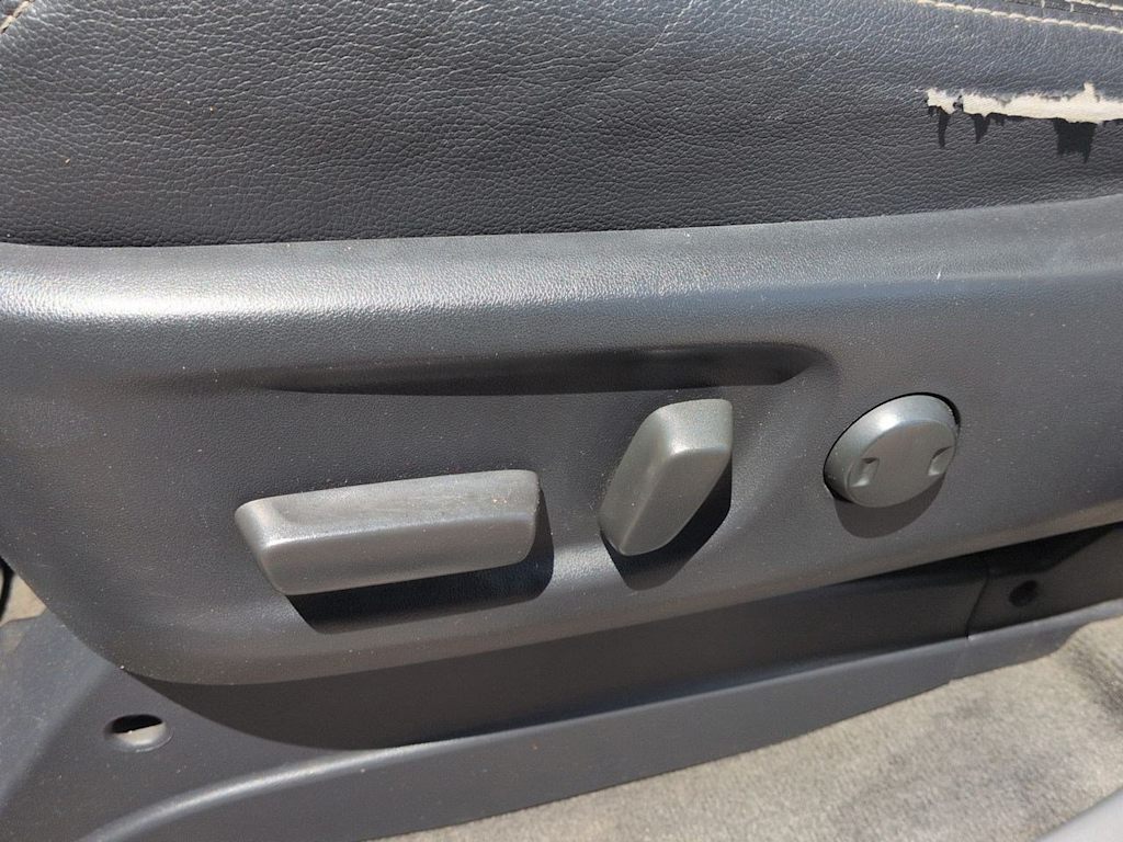 Thumbnail: 2013 Toyota Sienna - 22