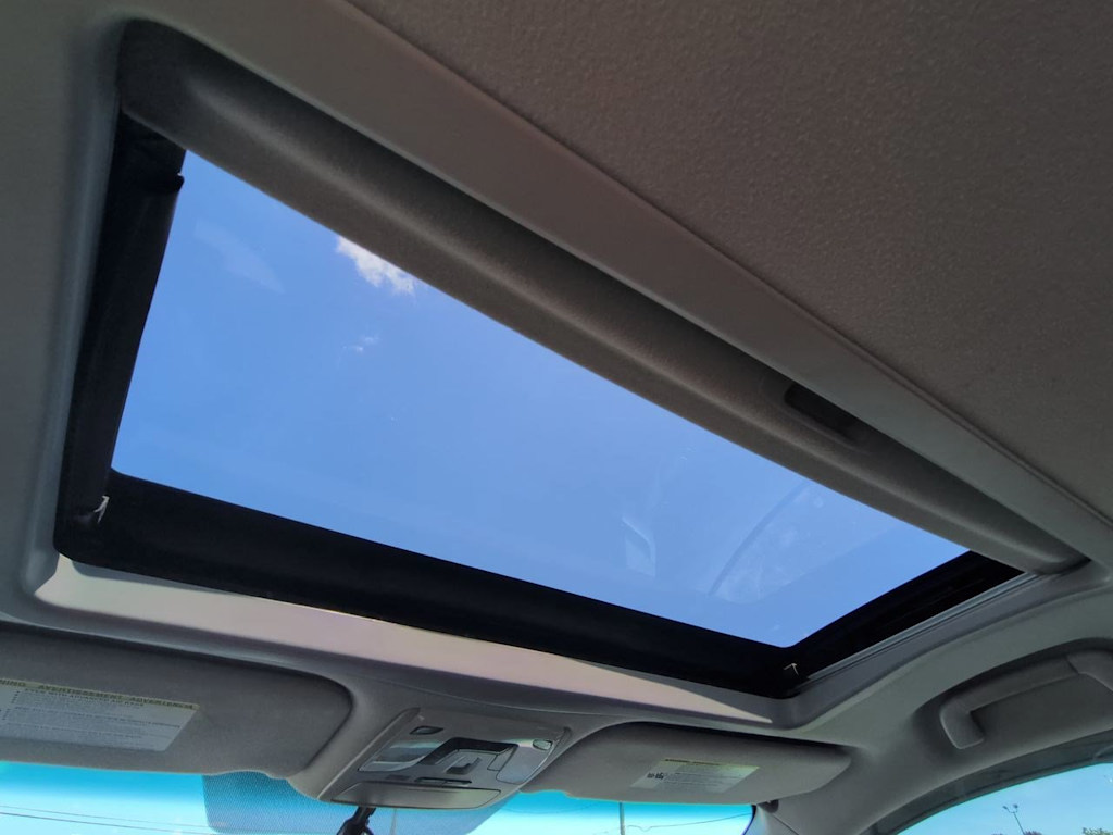 Thumbnail: 2013 Toyota Sienna - 23