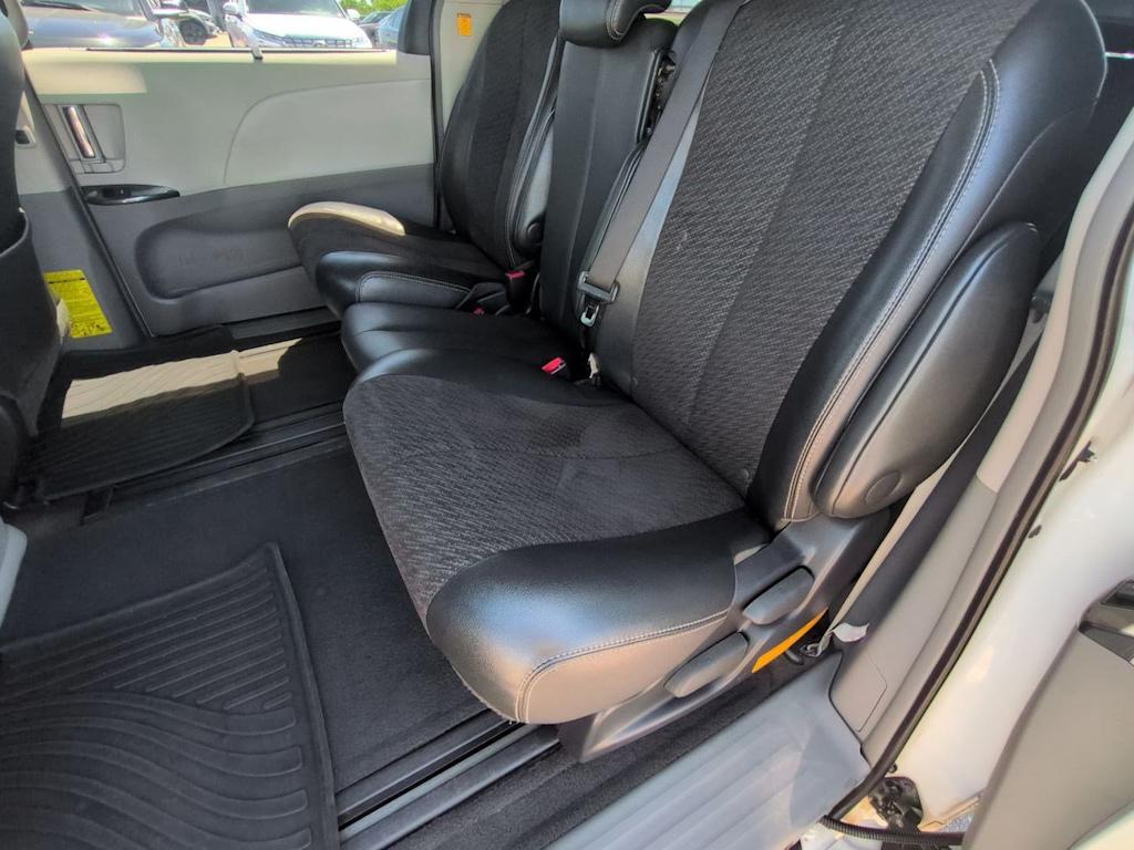 Thumbnail: 2013 Toyota Sienna - 12