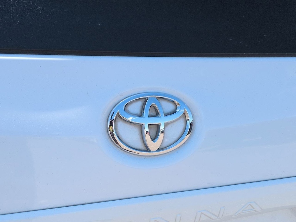 Thumbnail: 2013 Toyota Sienna - 7