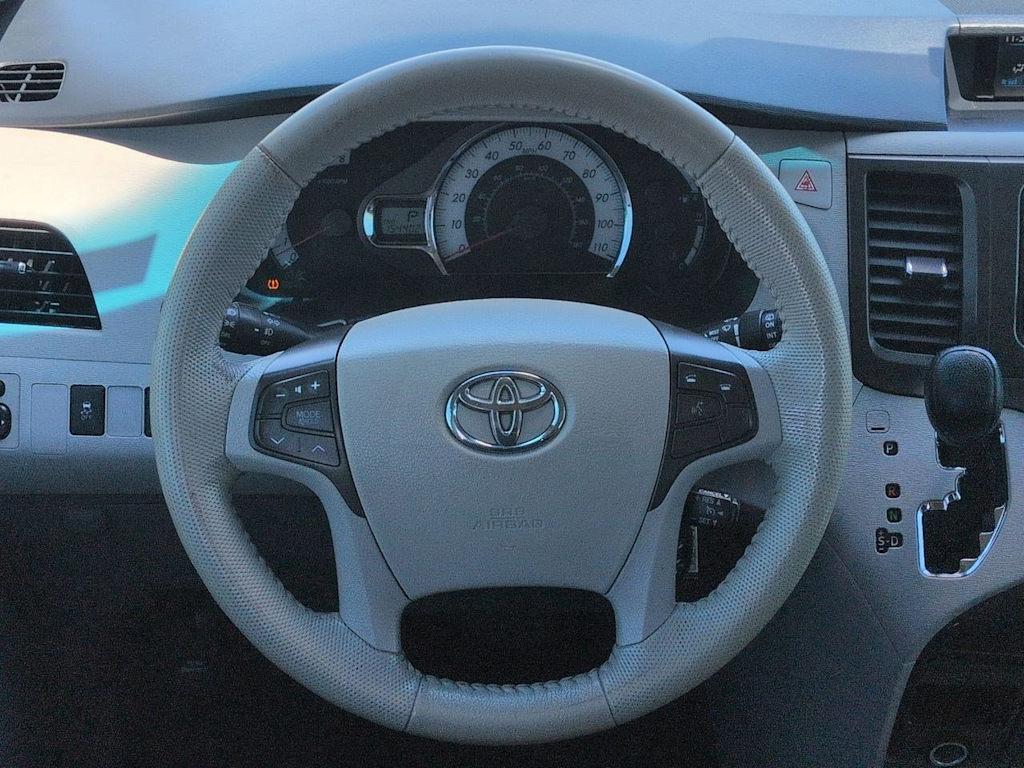 Thumbnail: 2013 Toyota Sienna - 13