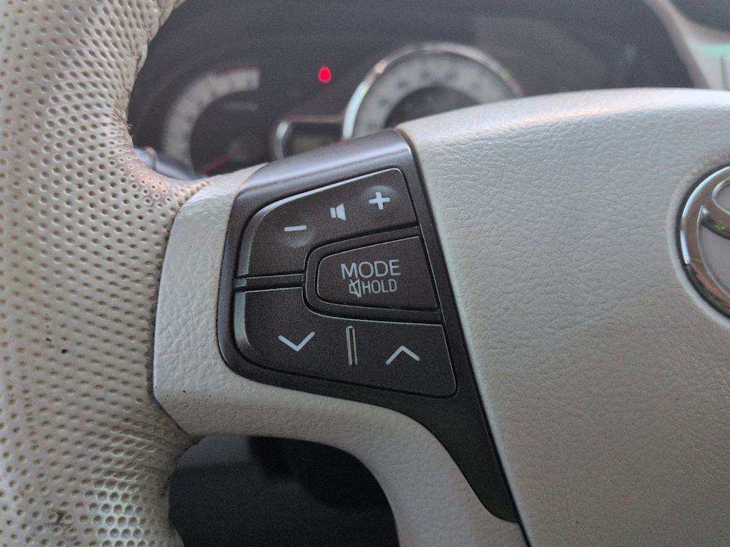 Thumbnail: 2013 Toyota Sienna - 27