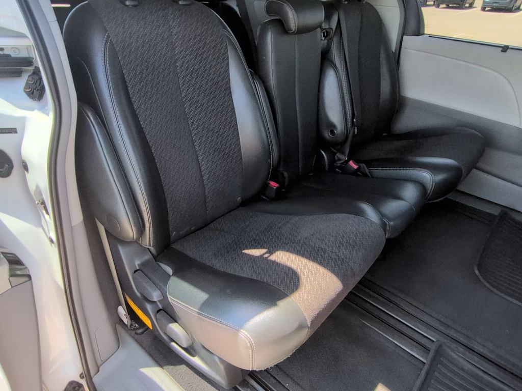 Thumbnail: 2013 Toyota Sienna - 24