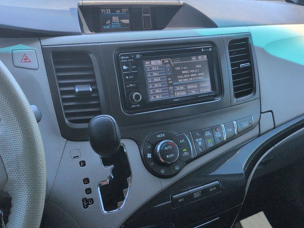 Thumbnail: 2013 Toyota Sienna - 14