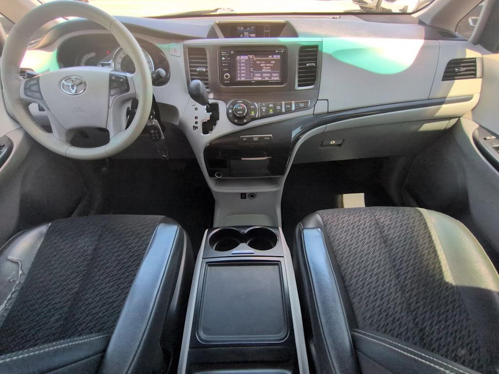 Thumbnail: 2013 Toyota Sienna - 9