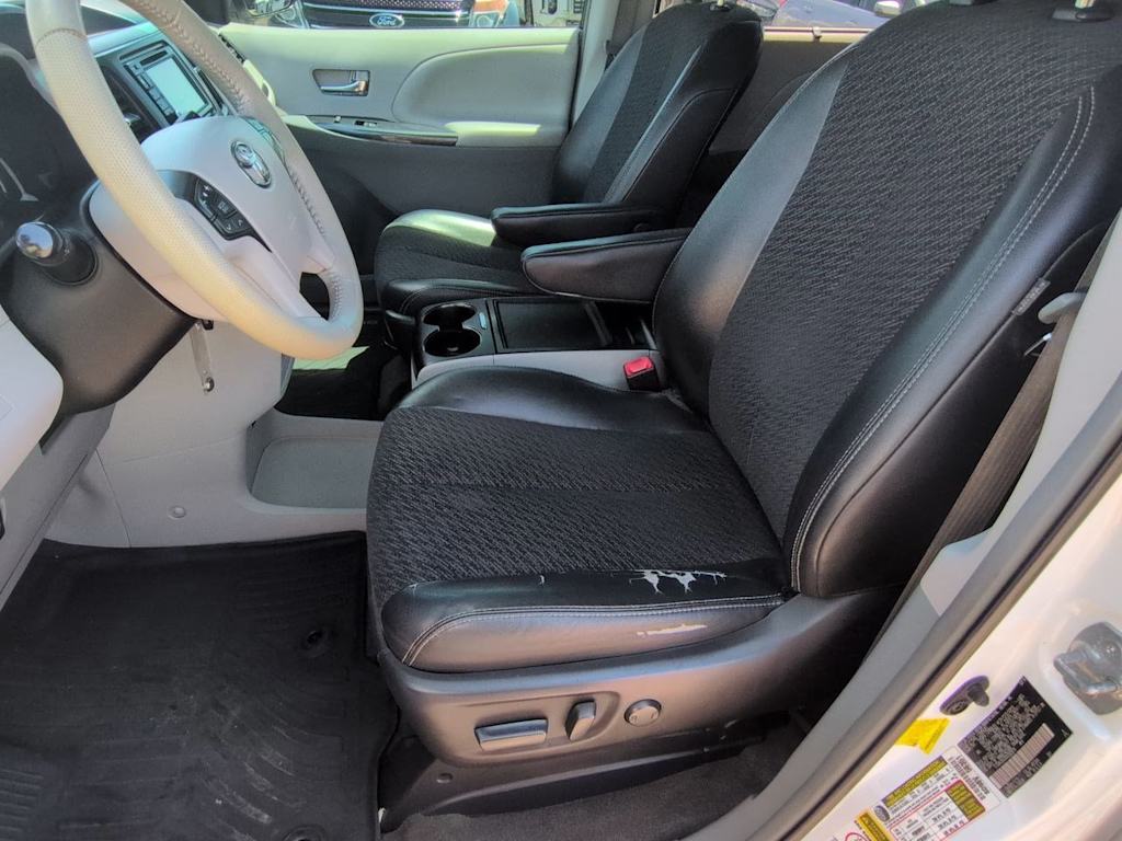 Thumbnail: 2013 Toyota Sienna - 10