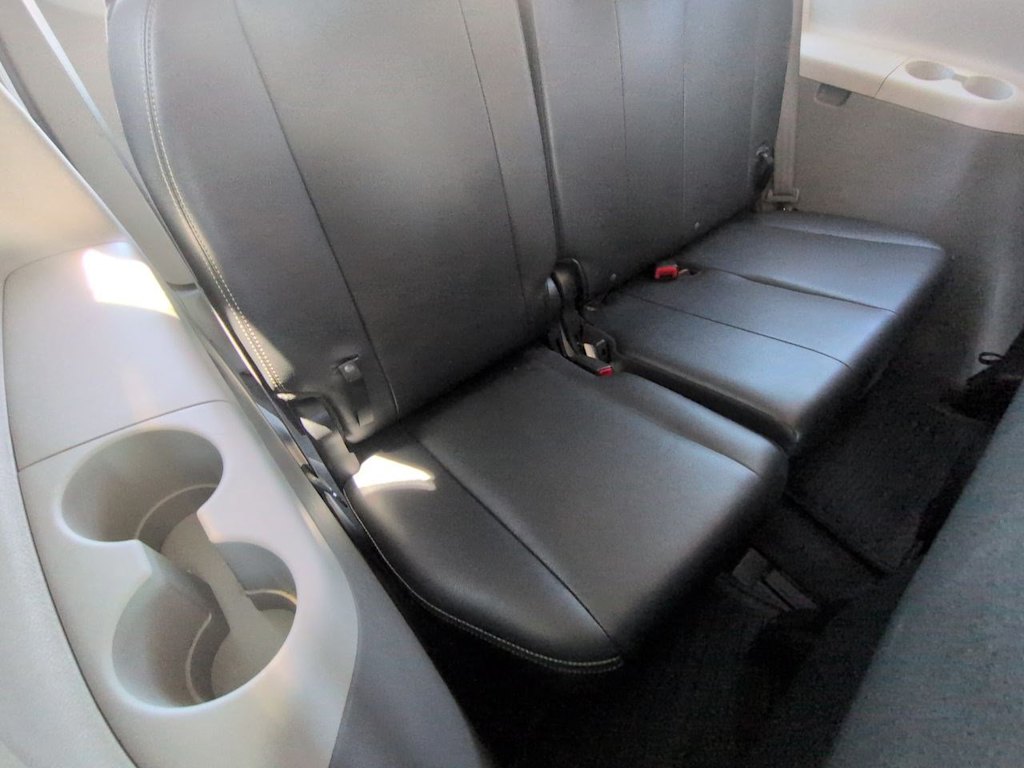 Thumbnail: 2013 Toyota Sienna - 25