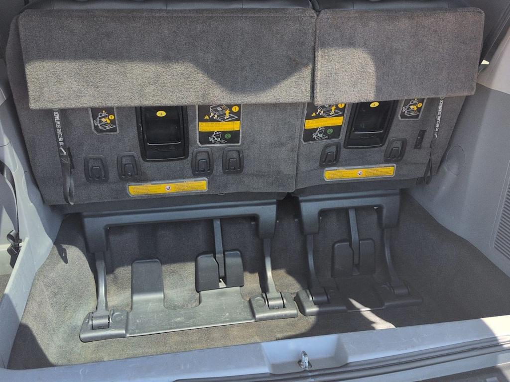 Thumbnail: 2013 Toyota Sienna - 34