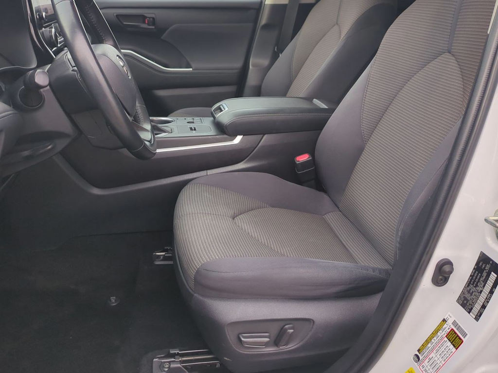 Thumbnail: 2023 Toyota Highlander - 10