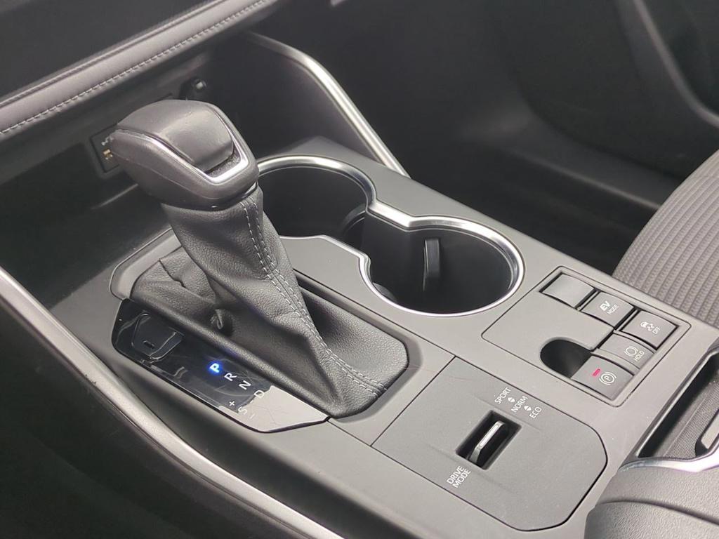 Thumbnail: 2023 Toyota Highlander - 15