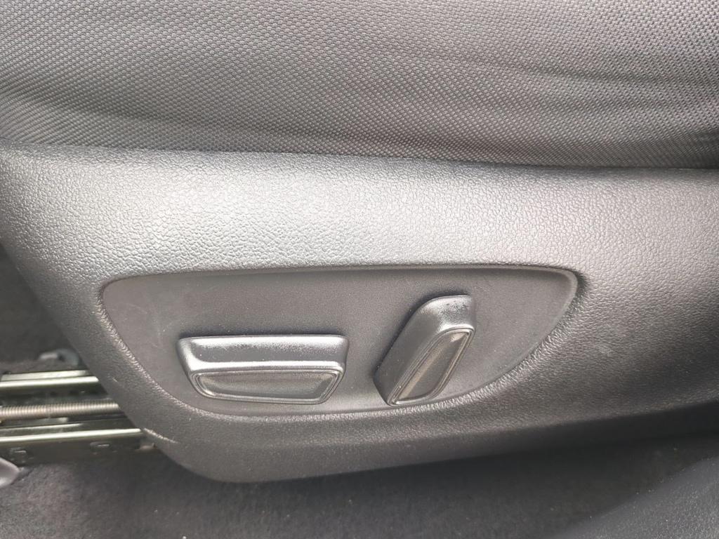 Thumbnail: 2023 Toyota Highlander - 25