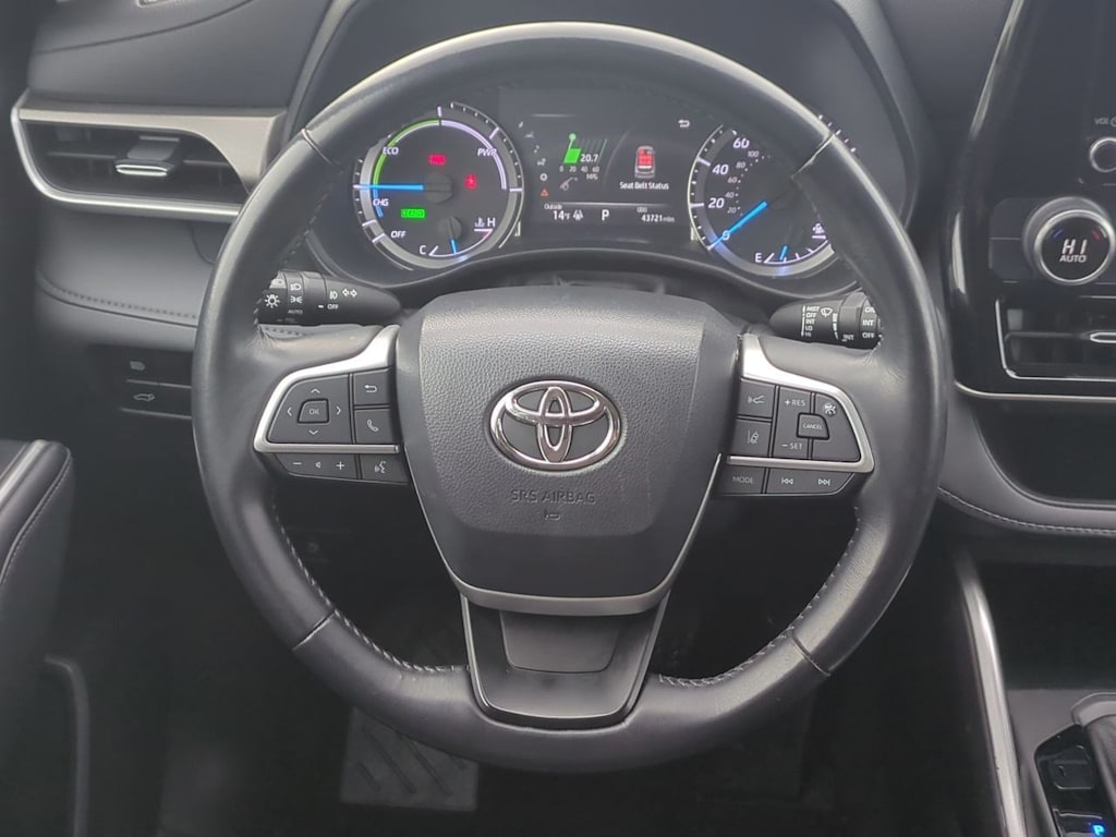 Thumbnail: 2023 Toyota Highlander - 13