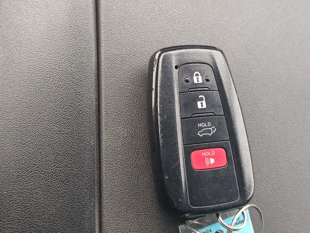 Thumbnail: 2023 Toyota Highlander - 18