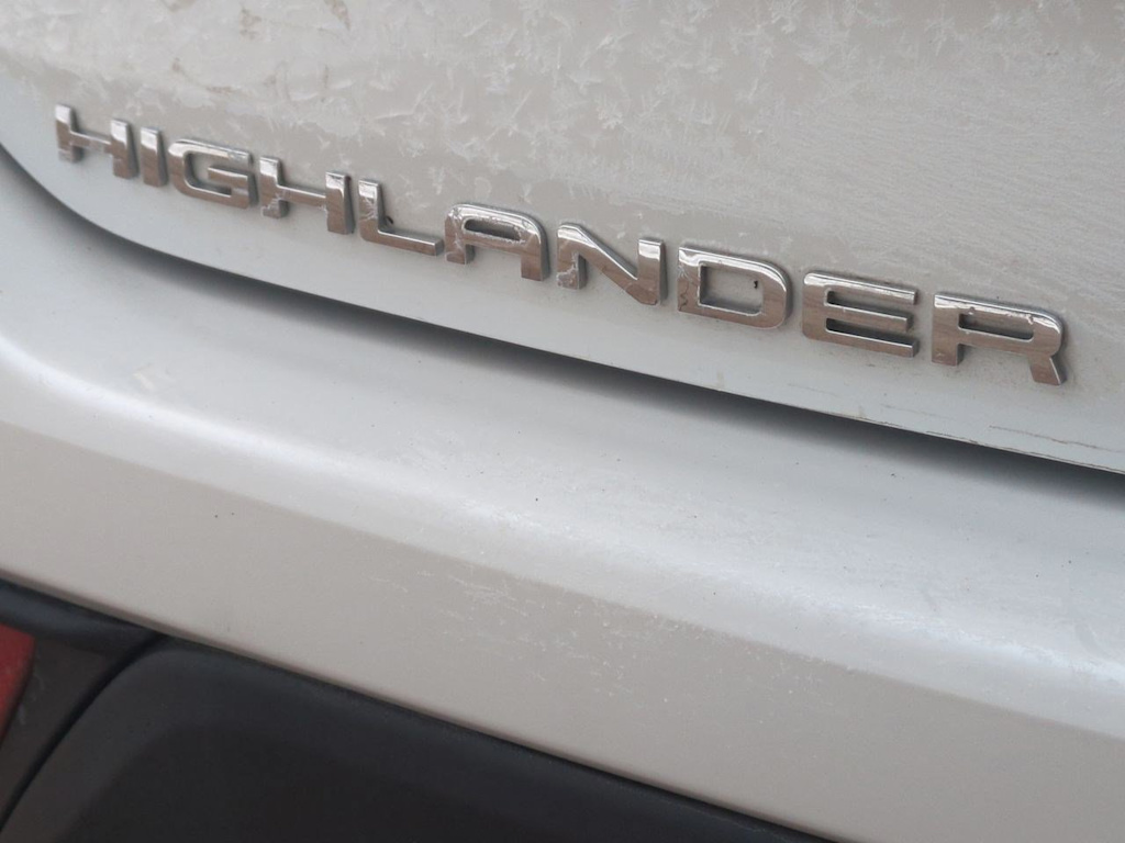 Thumbnail: 2023 Toyota Highlander - 24