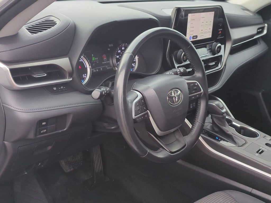 Thumbnail: 2023 Toyota Highlander - 2