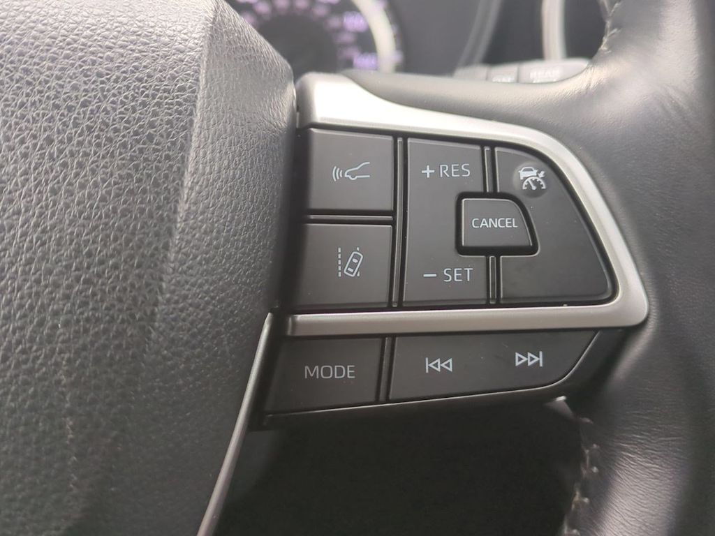 Thumbnail: 2023 Toyota Highlander - 31