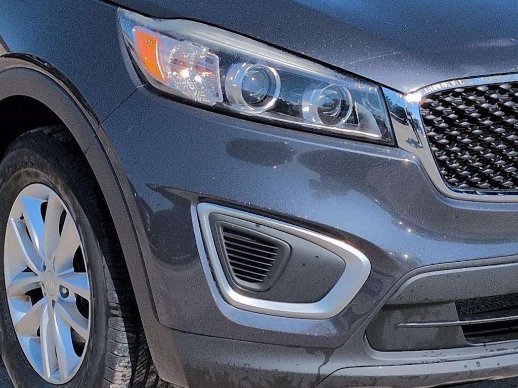 Thumbnail: 2017 Kia Sorento - 7