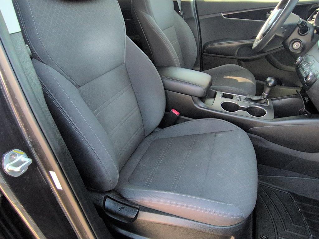 Thumbnail: 2017 Kia Sorento - 12
