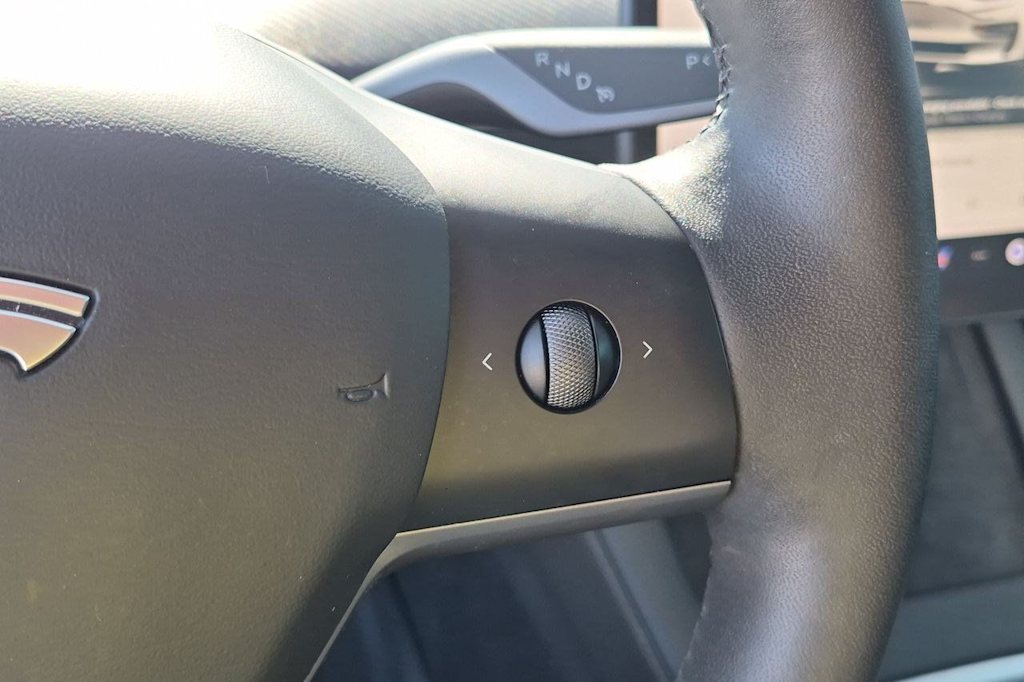Thumbnail: 2023 Tesla Model 3 - 27