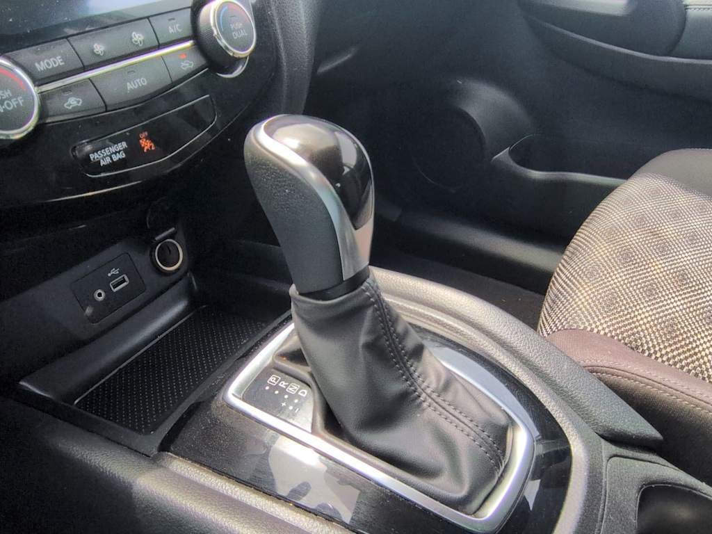 Thumbnail: 2019 Nissan Rogue Sport - 17