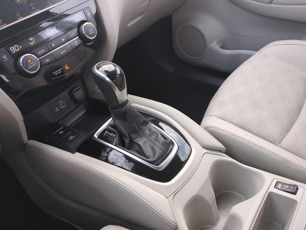 Thumbnail: 2020 Nissan Rogue Sport - 16