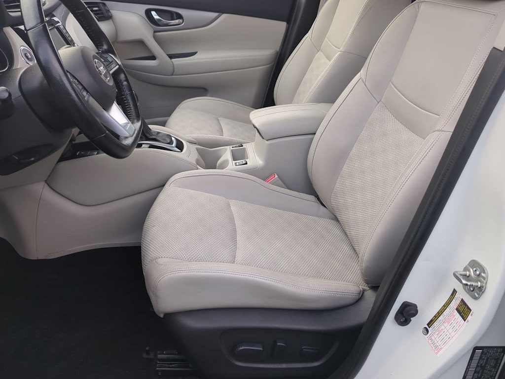 Thumbnail: 2020 Nissan Rogue Sport - 10