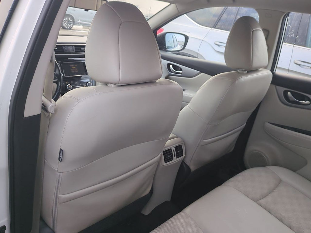 Thumbnail: 2020 Nissan Rogue Sport - 12