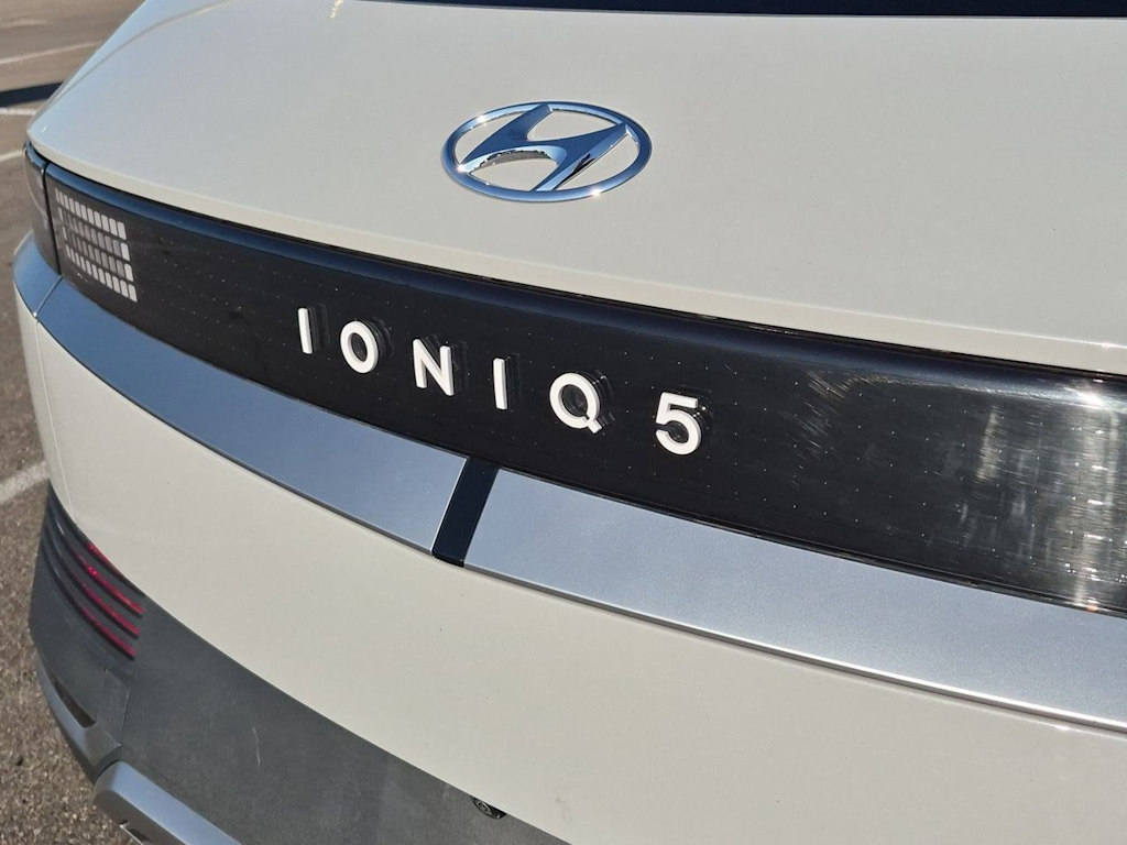 Thumbnail: 2023 Hyundai Ioniq 5 - 25